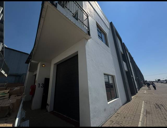 60M² WAREHOUSE TO LET IN SPARTAN